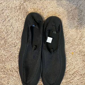 Slip on water shoes